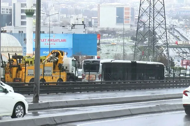 Esenyurt'ta metrobüs kazası! Yaralılar var