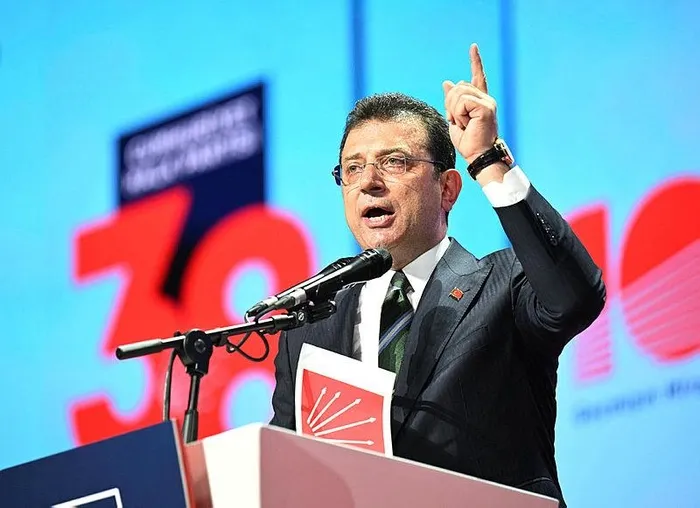 ekremcilerden-chpye-hdpkk-modeli-imamoglunu-esbaskan-ilan-edip-ozgur-ozele-ayar-verdiler-seni-o-koltuga-biz-ot-1699257287962.jpeg 'Ekremci'lerden CHP'ye HDPKK modeli! İmamoğlu'nu eşbaşkan ilan edip Özgür Özel'e ayar verdiler: "Seni o koltuğa biz oturttuk" mesajı-6