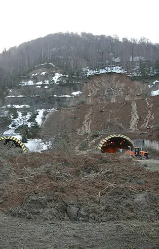 Bolu Dağı Tüneli'nde yol açma çalışmaları sürüyor