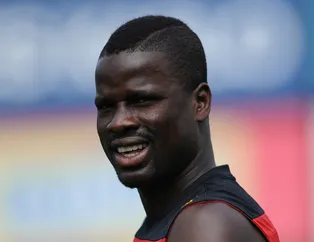 Galatasaray'ın eski yıldızı Emmanuel Eboue, Londra'da tutuklandı