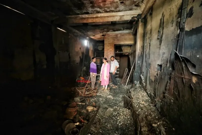 Çeyiz için gelini öldüren damat tarafına 70 kişilik baskın! Evi ateşe verip iki kişiyi yaktılar-1