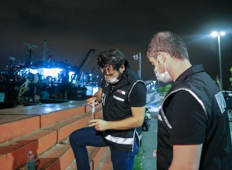 İstanbul'daki akaryakıt çetesini 'evsiz' kılığındaki polis çökertti! - 4