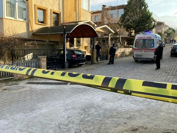 denizlide-dedelerinin-av-tufegiyle-oynayan-iki-cocuktan-biri-oldu-1612545954259.jpeg Denizli'de dedelerinin av tüfeğiyle oynayan iki çocuktan biri öldü-3