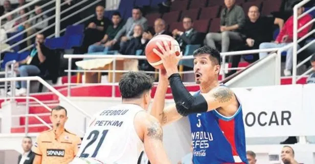 Anadolu Efes deplasmanda güldü