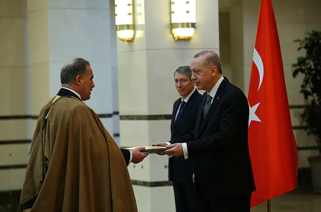 Cezayir Büyükelçisi Adcabi, Erdoğan'a güven mektubu sundu