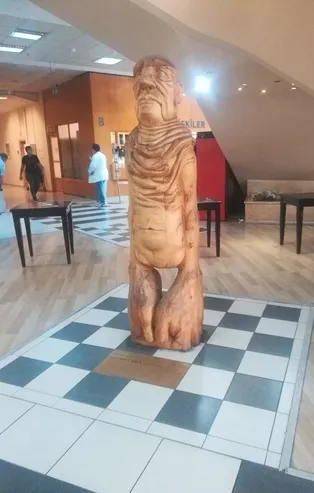 CHP'li Kadıköy Belediyesi'ndeki FETÖ elebaşına benzeyen heykel sosyal medyanın gündeminde