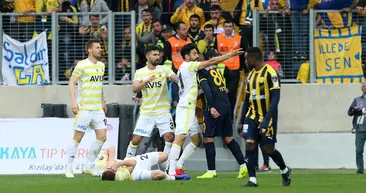 Ankaragücü - Fenerbahçe maçında şok kavga! İşte Mehmet Ekici ve Hector Canteros arasındaki gerginliğin görüntüleri