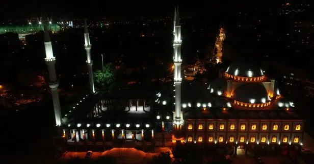Büyük Çamlıca Camii’ne Ramazan arifesinde yoğun ilgi