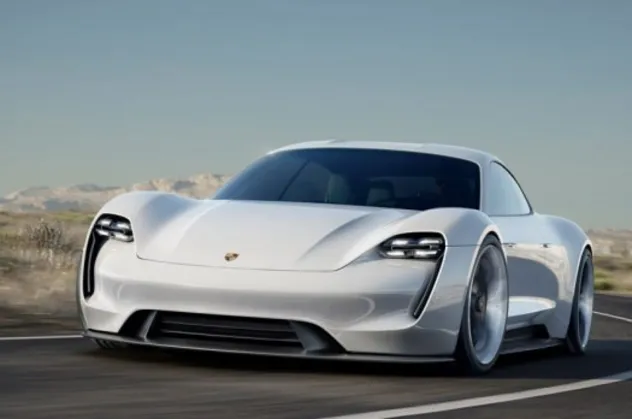 Porsche'tan yeni otomobiline Türkçe isim