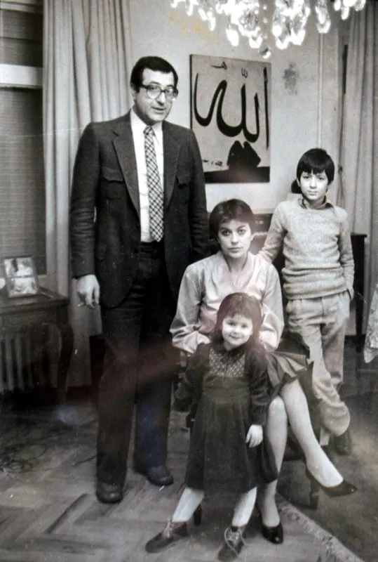 turk-medyasinin-duayen-ismi-mehmet-barlas-milletin-tarafinda-unutulmaz-bir-gazetecilik-1685774030053.jpg Türk medyasının duayen ismi Mehmet Barlas son yolculuğuna uğurlandı! Başkan Erdoğan da cenaze törenine katıldı-13