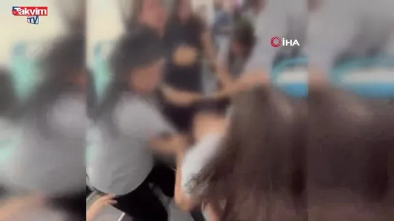 Tramvayda kız öğrenci kavgası!