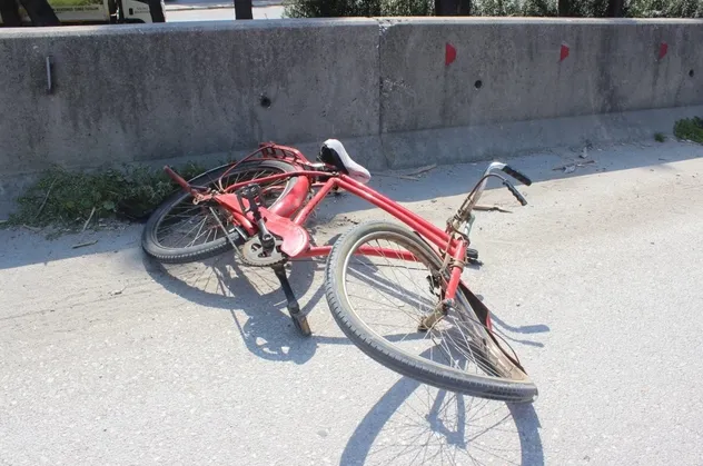 Manisa’da otomobilin çarptığı bisikletli öldü