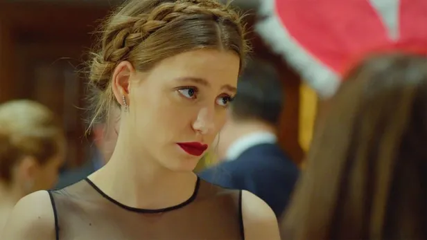 1666629391428.jpg Yeşil ışık yaktı! ''Olabilir, bakıyorum'' 7 yıl önce yayınlanan Medcezir dizisiyle ilgili Serenay Sarıkaya'dan heyecanlandıran açıklama!-2