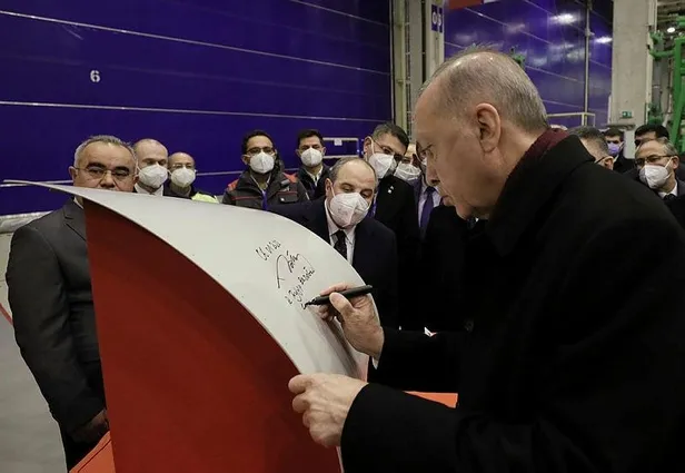 baskan-erdogan-milli-muharip-ucak-icin-tarih-verdi-hangardan-cikaracagiz-1641488028234.jpeg Başkan Erdoğan Milli Muharip Uçak için tarih verdi: Hangardan çıkaracağız-3