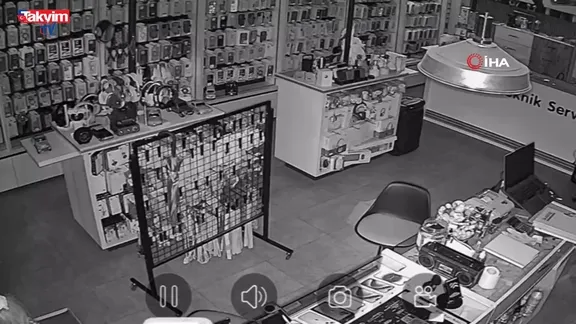 Tokat'da 5,5 büyüklüğünde deprem meydana geldi: O anlar kamerada!