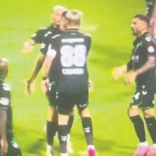 Caner arkadaşına vurdu kırmızı gördü