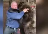 Rus dövüşçü, ayıyla antrenman yaptı (Video)
