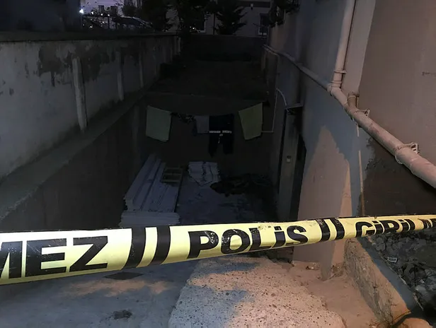 Son dakika: Kartal'da mobilya atölyesinde yangın: 2 kişi öldü-2