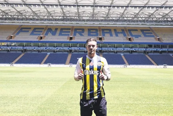 fener-emre-can-icin-hamle-yapti-oyuncunun-menajeri-ile-sicak-temas-1688332604903.jpeg