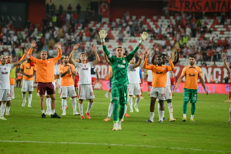 Galatasaray'dan Okan Buruk ve 3 futbolcuya dev zaman! 100 milyon TL... - 2