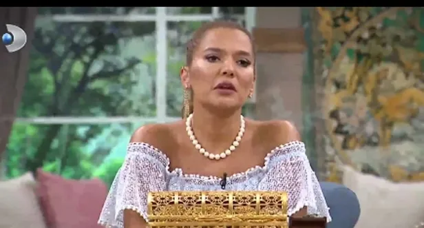 gelinim-mutfakta-yeni-sunucu-kim-oldu-gelinim-mutfakta-yarismasini-kim-sunacak-demet-akalin-yerine-gelen-isim-1633941012942.jpg Gelinim Mutfakta yarışmasını kim sunacak? Gelinim Mutfakta yeni sunucu kim oldu? Demet Akalın yerine gelen isim...-3