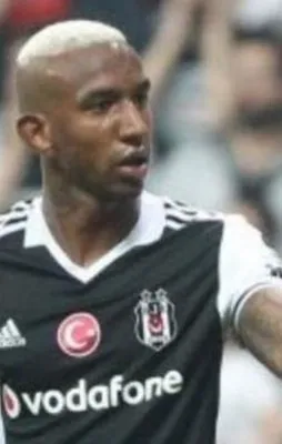Talisca'dan derbiyi karıştıran hareket