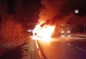 Otomobil seyir halindeyken alev aldı!