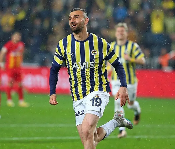 yine-yeniden-kadikoy-fenerbahce-eski-golcusu-serdar-dursunu-kadrosuna-katacak-1704748230828.jpeg Yine yeniden Kadıköy! Fenerbahçe eski golcüsü Serdar Dursun’u kadrosuna katacak-2