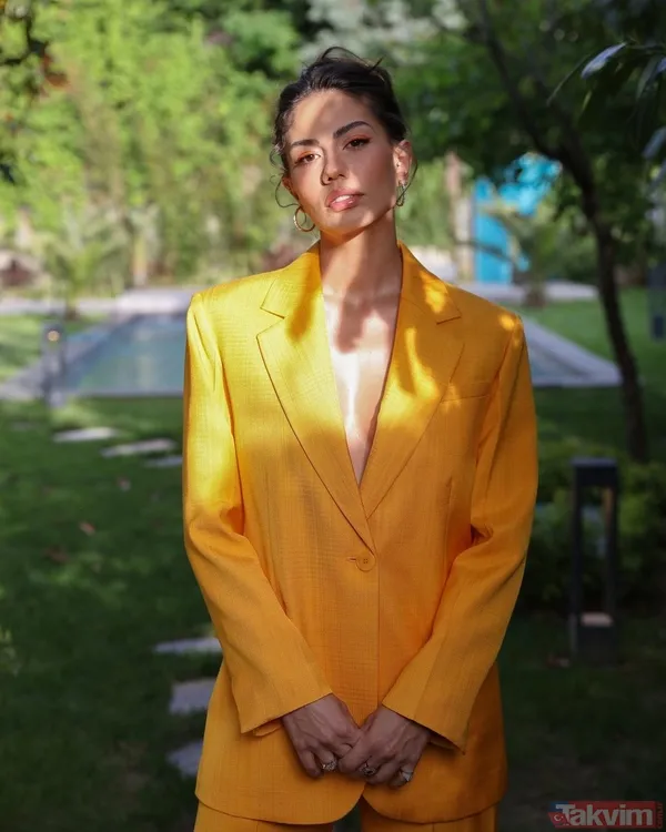 Demet Özdemir mavi bikinisiyle paylaştı! Oğuzhan Koç’un müstakbel eşi sosyal medyayı salladı! Sere serpe uzanarak güneşlenen Demet... - 23