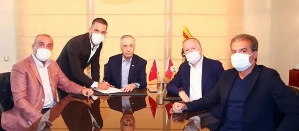 Galatasaray, Arda Turan’ı resmen açıkladı