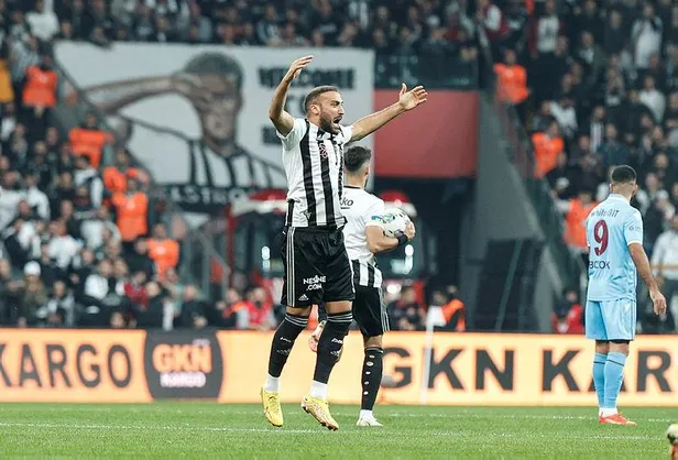 15-yildir-gol-atamayan-cenk-tosun-trabzonspor-derbisinde-gol-orucunu-bozmayi-basardi-1665953443507.jpeg