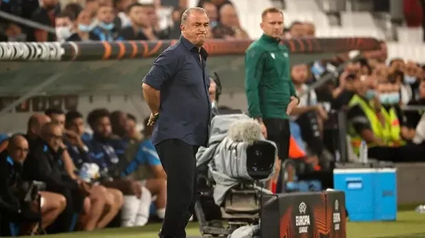 fransada-alcak-provokasyon-marsilya-taraftari-yunanistan-ve-ermenistan-bayragi-acti-polisten-gsaraylilara-sert-mudahale-1633034368924.jpeg Fransa'da alçak provokasyon! Marsilya taraftarı Yunanistan ve Ermenistan bayrağı açtı, polisten G.Saraylılara sert müdahale-6