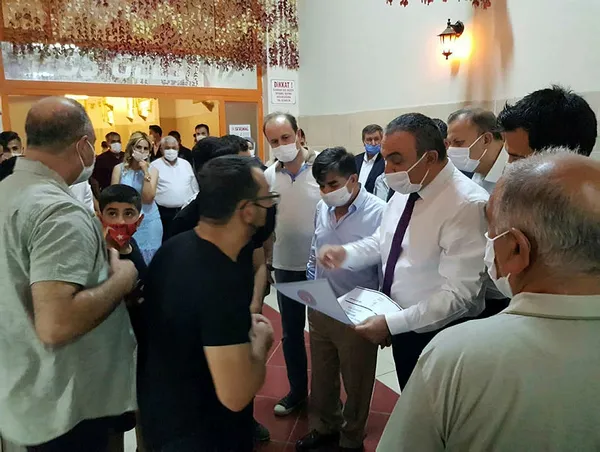 14-ilde-dugun-kisitlamasi-dugun-yasagi-gelen-iller-hangileri-istanbul-ankara-izmir-dugun-yasagi-var-mi-1598607750668.jpg Düğün yasağı gelen iller hangileri? İstanbul Ankara İzmir düğün yasağı geldi mi? Düğün yasaklanan iller!-4