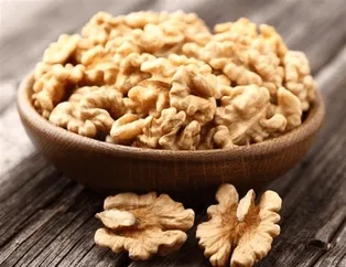 Ceviz saçları güçlendirir