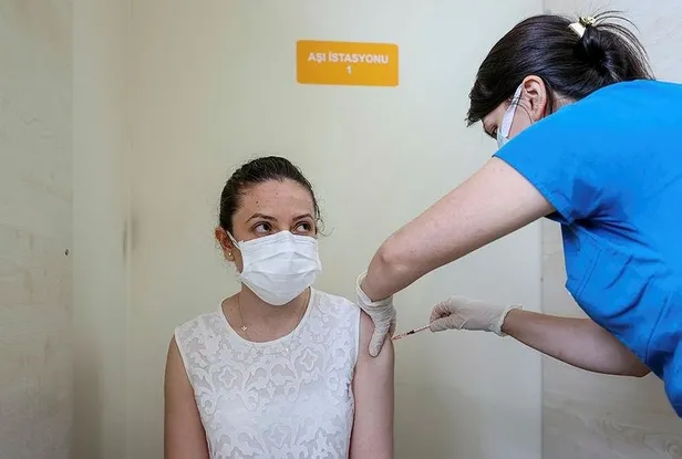 SON DAKİKA: Sağlık Bakanı Fahrettin Koca: 18 yaş üstü nüfusun yüzde 50'sinin tam doz veya ilk doz aşısı tamamlandı-3