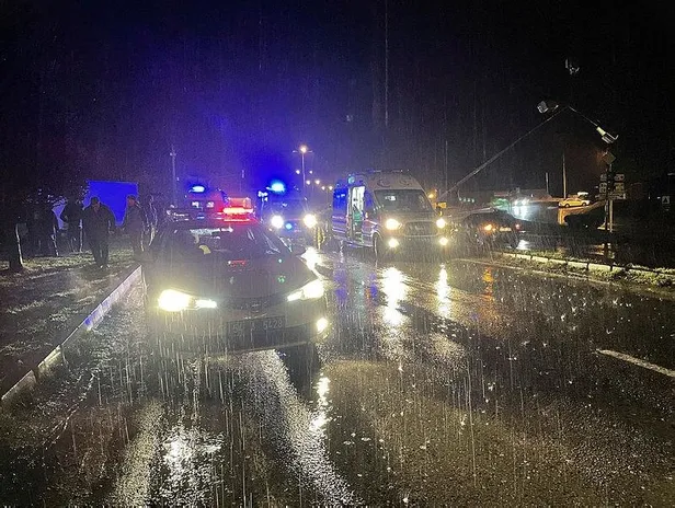 Sakarya'da 2 halk otobüsü, kamyonet ve otomobilin karıştığı kazada can pazarı yaşandı-6