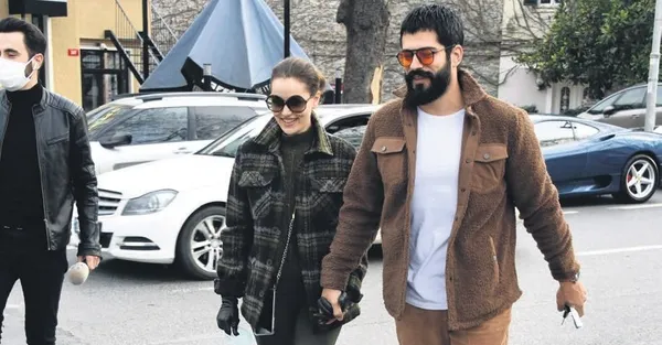Fahriye Evcen moda ikonlarını gölgede bıraktı! Evcen'in önceki gün giydiği erkek ceketi kısa sürede tükendi-3