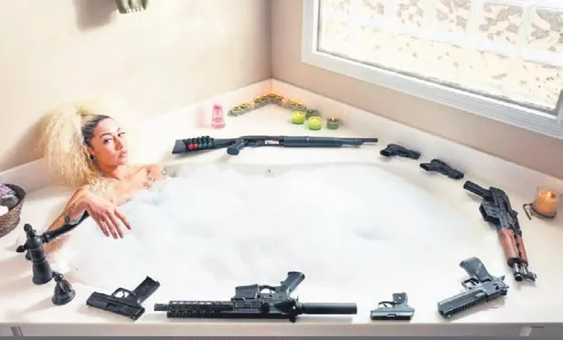 silahhane-1653949381126.jpeg ABD Teksas'taki görüntüler askeri karargahı aratmadı! Her evde onlarca silah olduğu ortaya çıktı-2