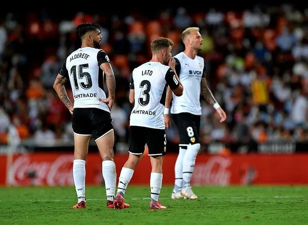 galatasaraya-rakip-cikti-toni-latoya-italyadan-kanca-1673091830203.jpeg Galatasaray'a rakip çıktı! Toni Lato'ya İtalya'dan kanca...-4