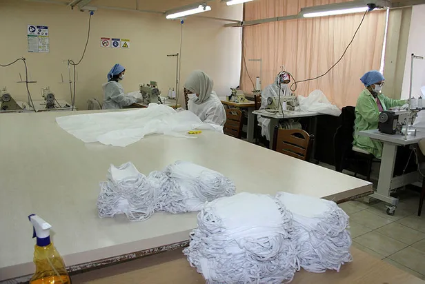 mersinde-lisede-uretilen-cerrahi-onlukler-hollandaya-ihrac-edildi-1607327431257.jpg Mersin'de lisede üretilen cerrahi önlükler Hollanda'ya ihraç edildi-1