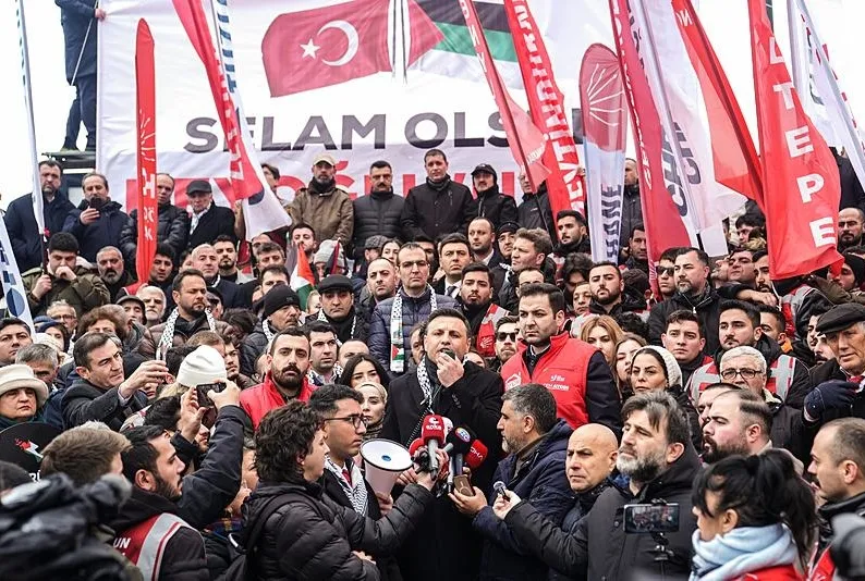 Yanlış Filistin bayrağı açıldı