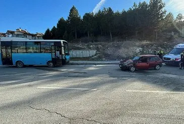 Halk otobüsü ve otomobil çarpıştı: 6 yaralı