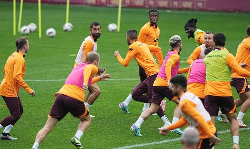 GALATASARAY HABERLERİ | Okan Buruk'un 11'i belirledi! Bayern maçında o isim sahada - 8