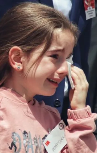 Şehit kızının gözyaşları sel oldu! Polis memuru Zafer Mat'a acı veda