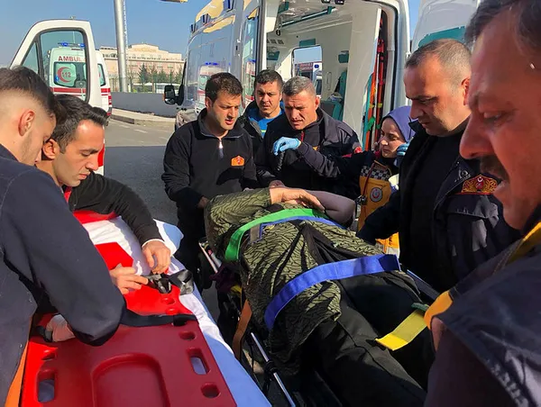 izmitte-feci-kaza-halk-otobusuyle-tir-carpisti-yaralilar-var-1575886770918.jpg İzmit'te feci kaza! Halk otobüsüyle tır çarpıştı yaralılar var-2