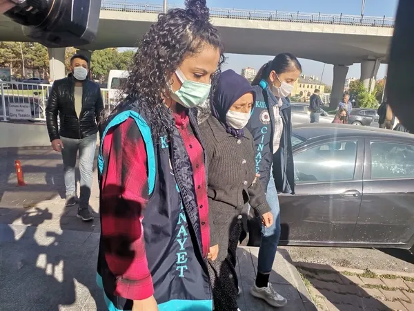 7-yil-yillik-cinayette-maktulun-esi-kardesi-ve-yengesi-gozaltinda-katil-cumhurbaskanindan-katilin-bulunmasini-istemis-1634284375544.jpg 7 yıllık cinayette maktulün eşi, kardeşi ve yengesi gözaltında! Katil cumhurbaşkanından katilin bulunmasını istemiş-9