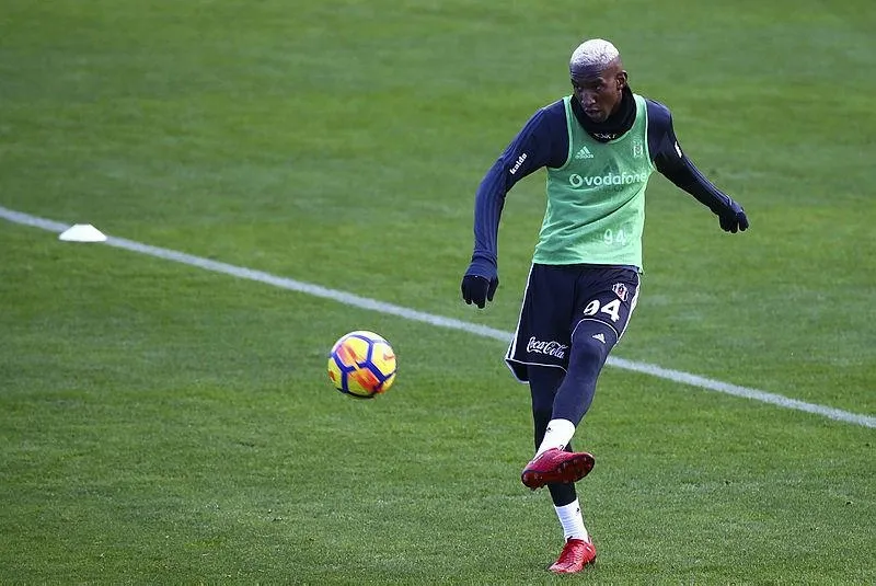 Dünya yalanlarla kirlenmiş