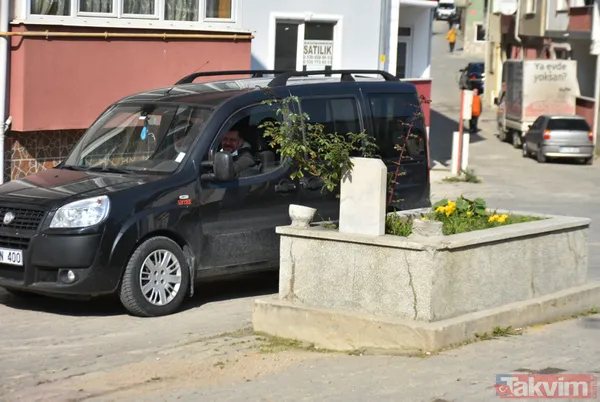 Yolun ortasında sır mezar! Araçlar yavaşladığı için mahalleli kaldırmadı - 11