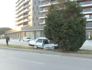 Manisa’da feci kaza! Refüje çıkan araç ağaca çarptı