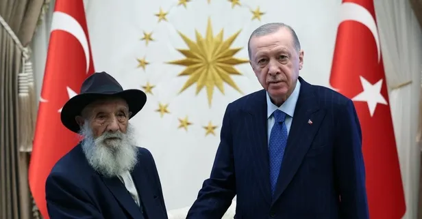 Başkan Erdoğan Külliye'de Alevi Dedesi Ahmet Uğurlu'yu kabul etti